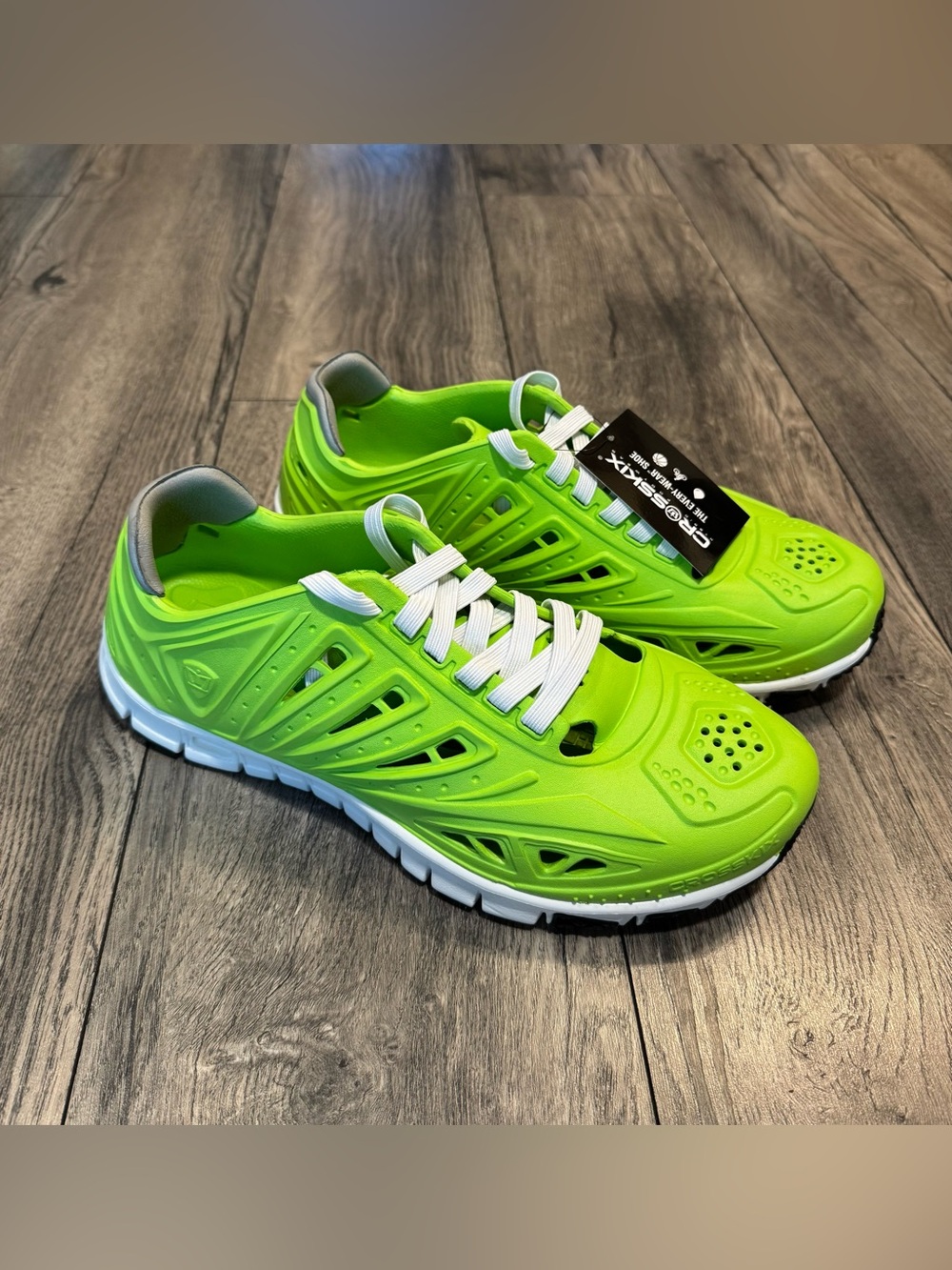 Crosskix Water Shoes Men’s 9 Neon Green White NWT